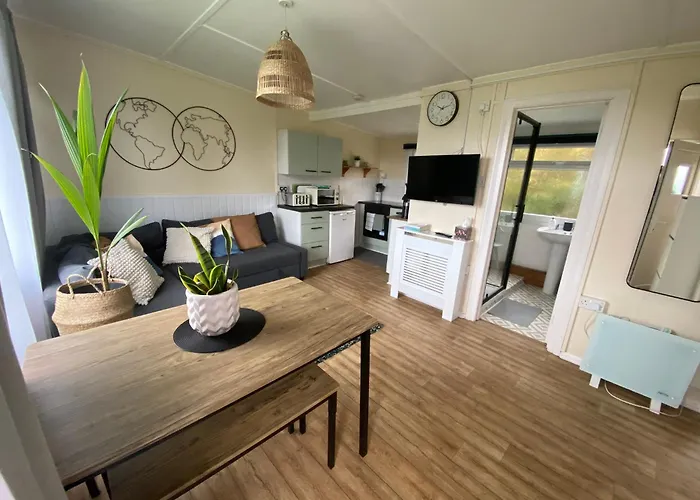 Bay View Chalet, 28 Sea Valley